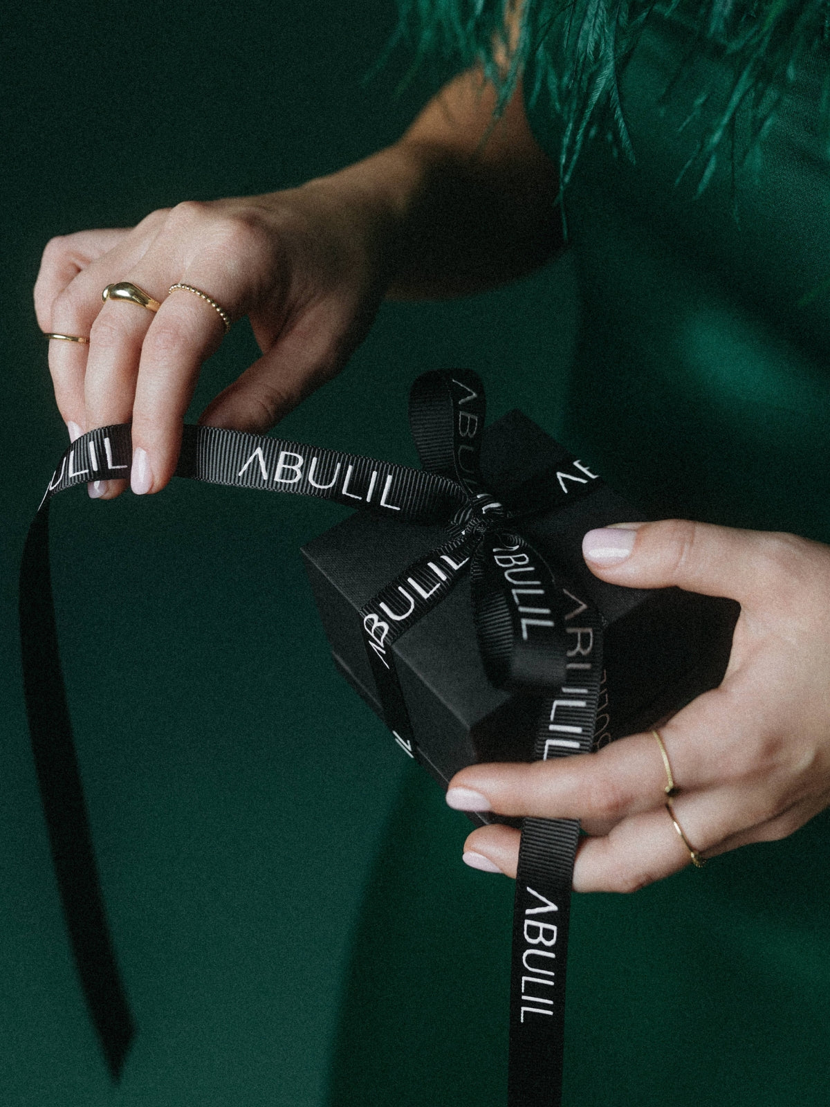 Ghidul cadoului perfect de Crăciun — o bijuterie din aur 14k