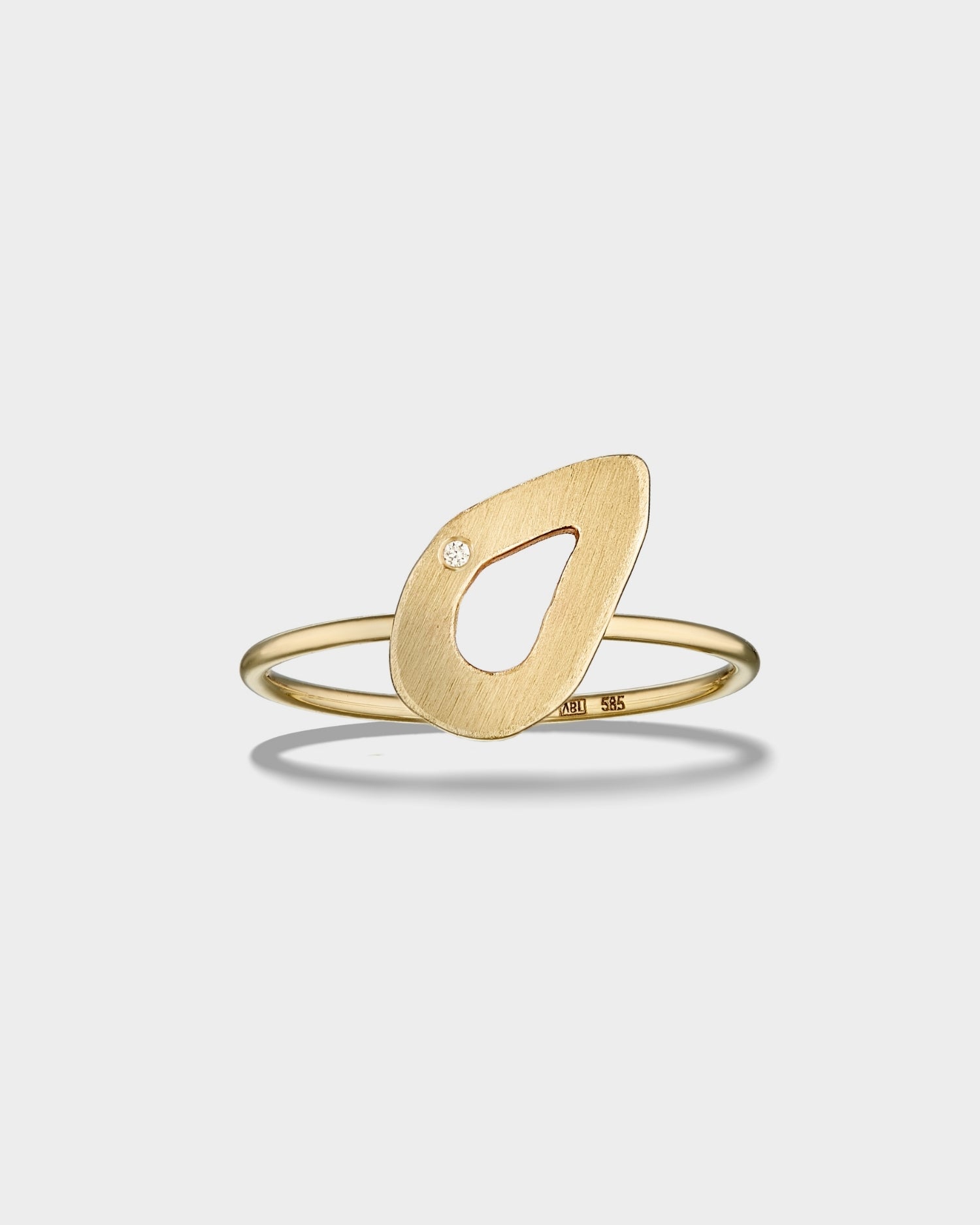 14k gold mini seashell ring with natural diamond