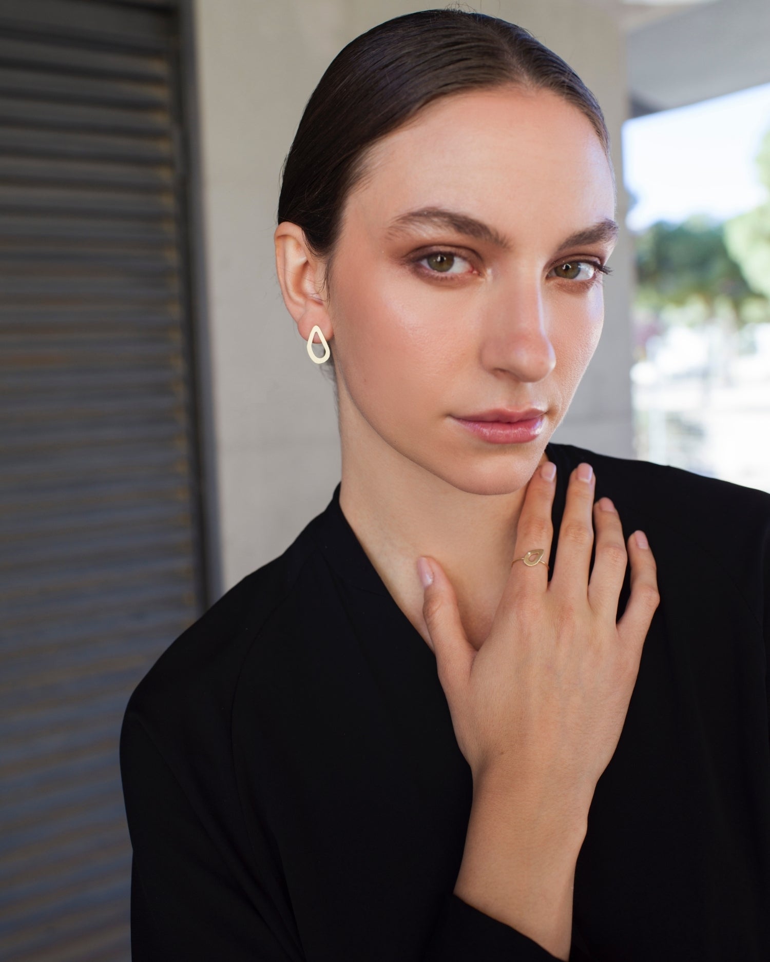 14k gold medium drop seashell earrings