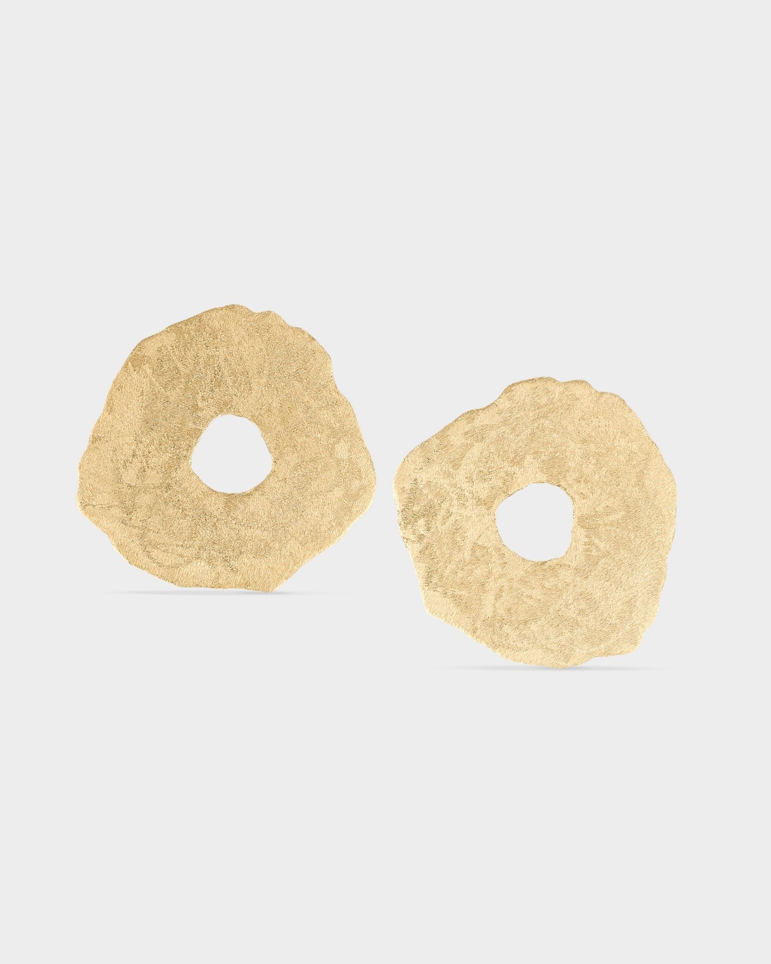 14k gold round seashell earrings