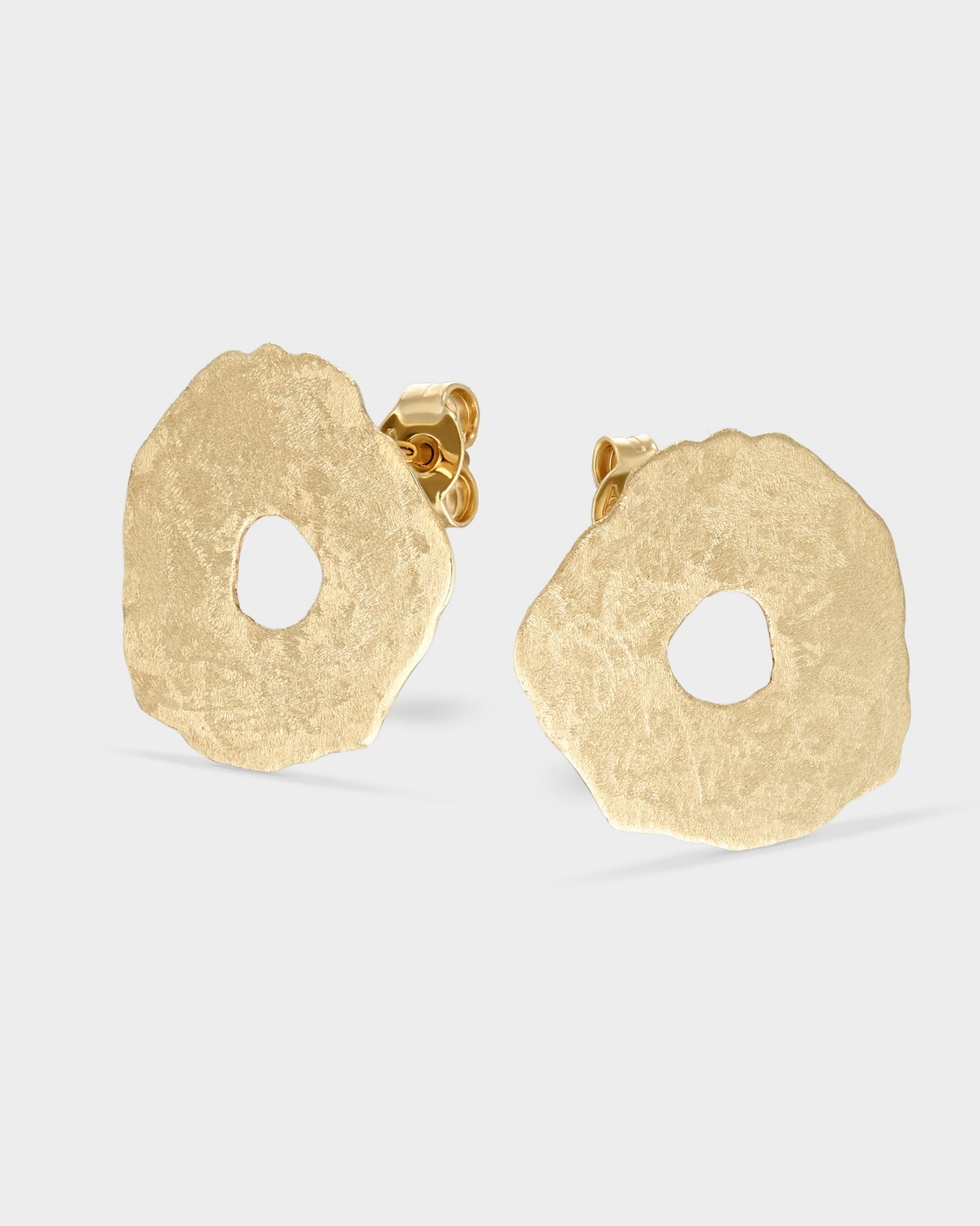 14k gold round seashell earrings