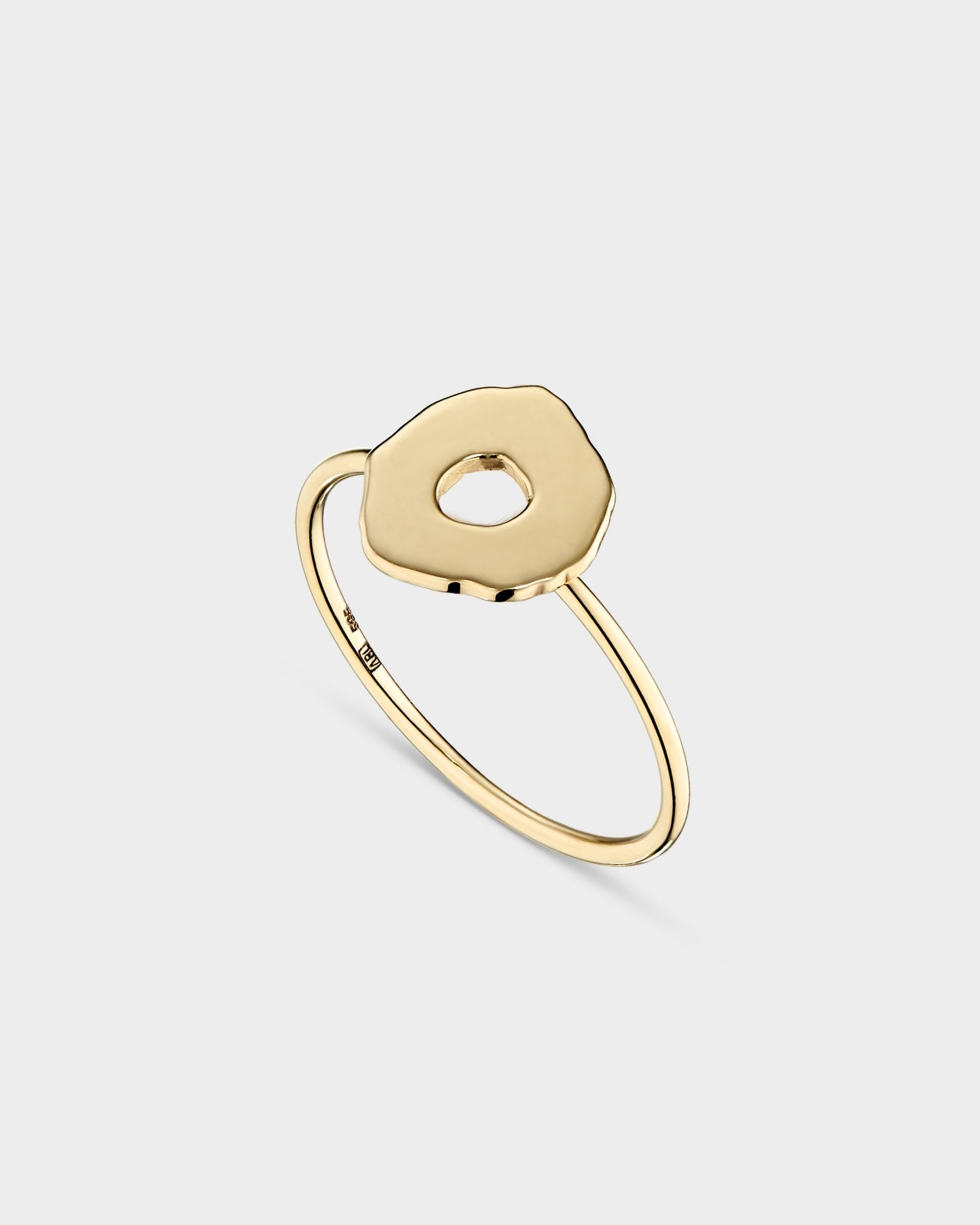 14k gold mini round seashell ring