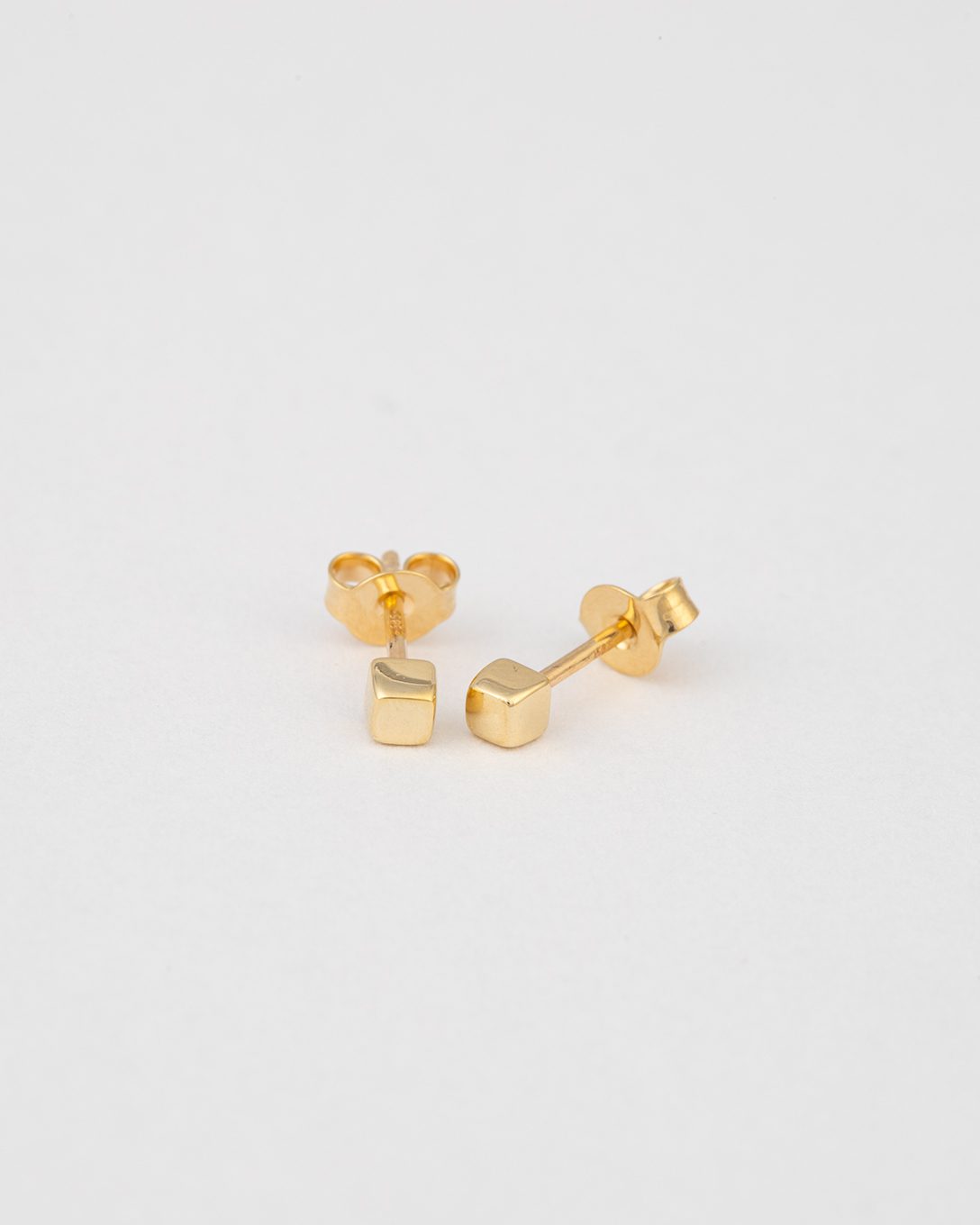 Cercei cub din aur galben