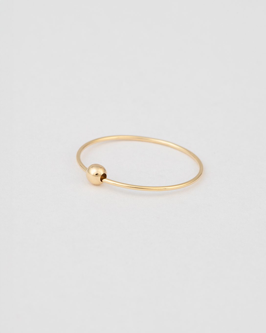 Yellow gold sphere ring