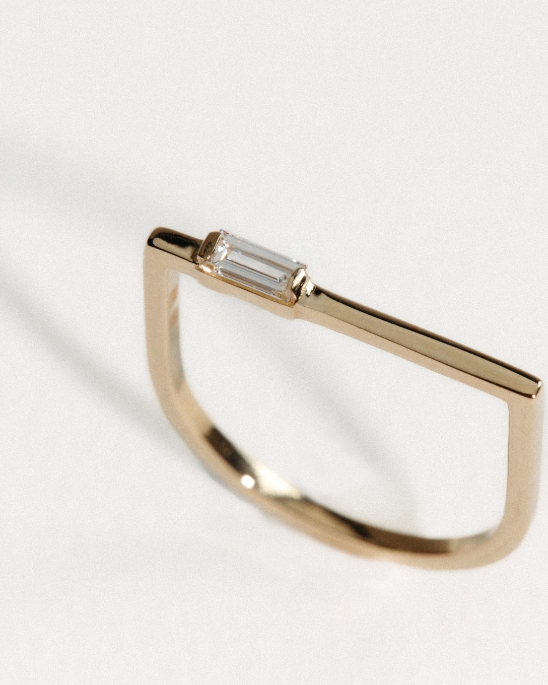 Inel Baguette din aur galben cu diamant natural