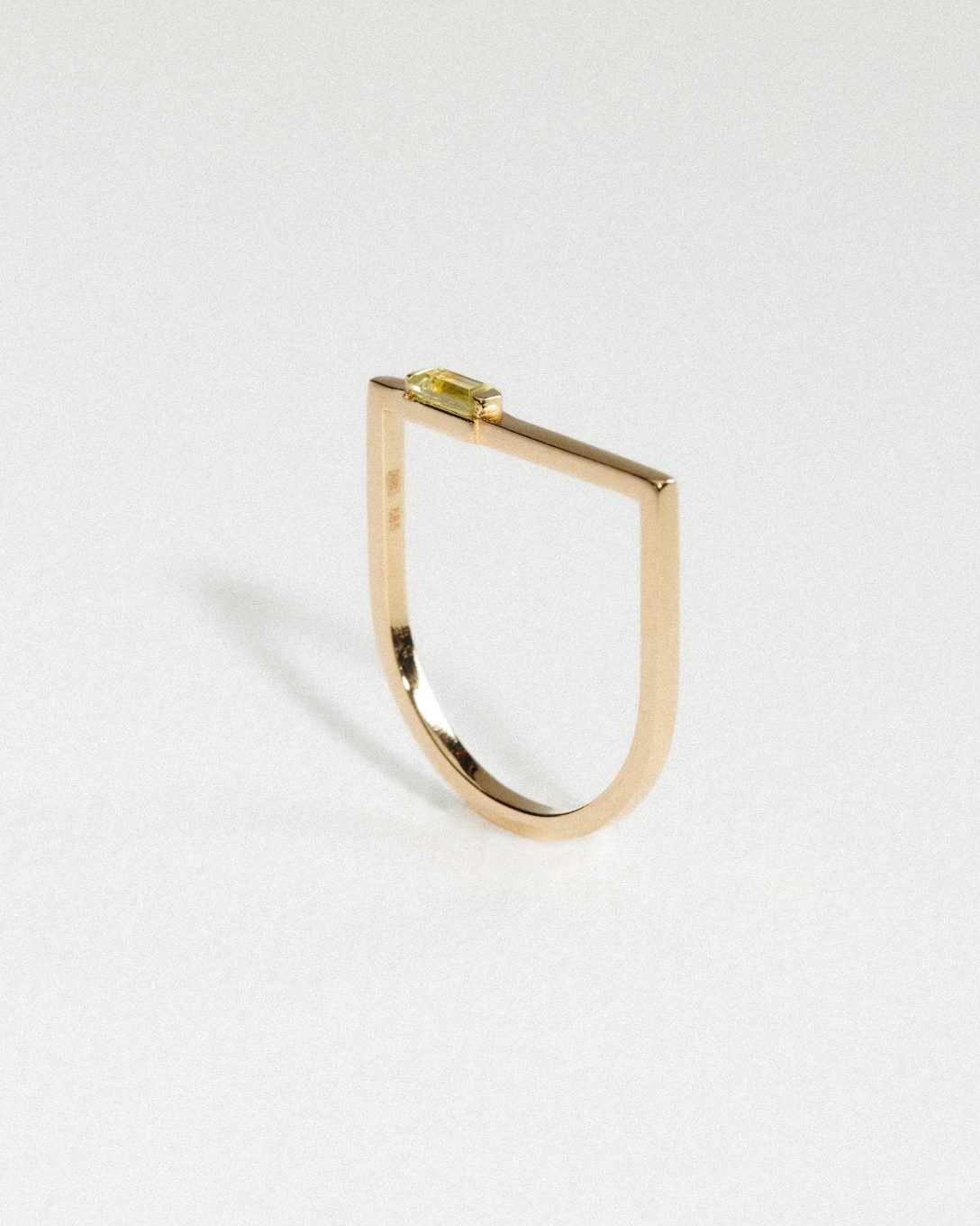 Inel Baguette din aur galben cu peridot