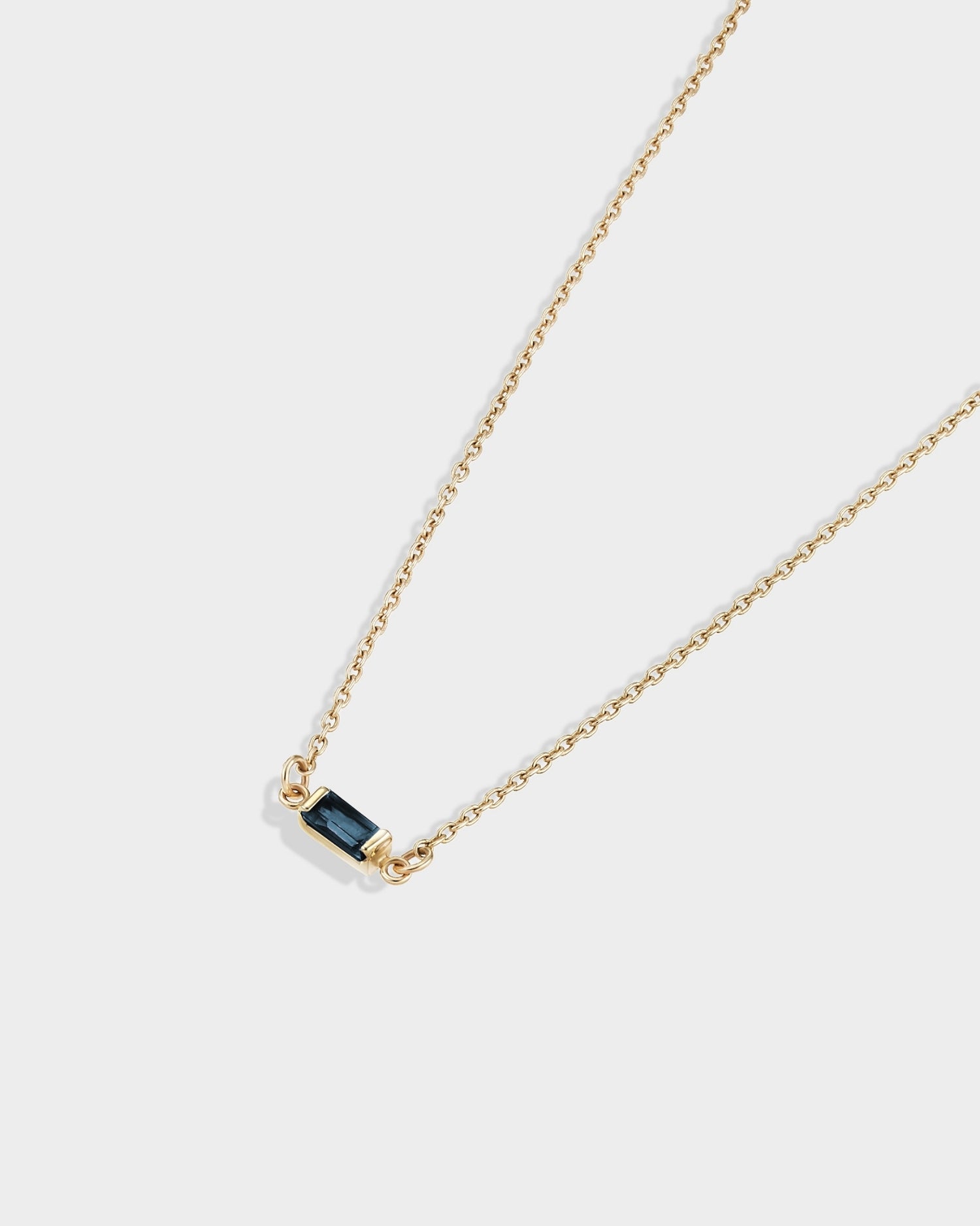 Baguette 14k gold bracelet with sapphire gemstone