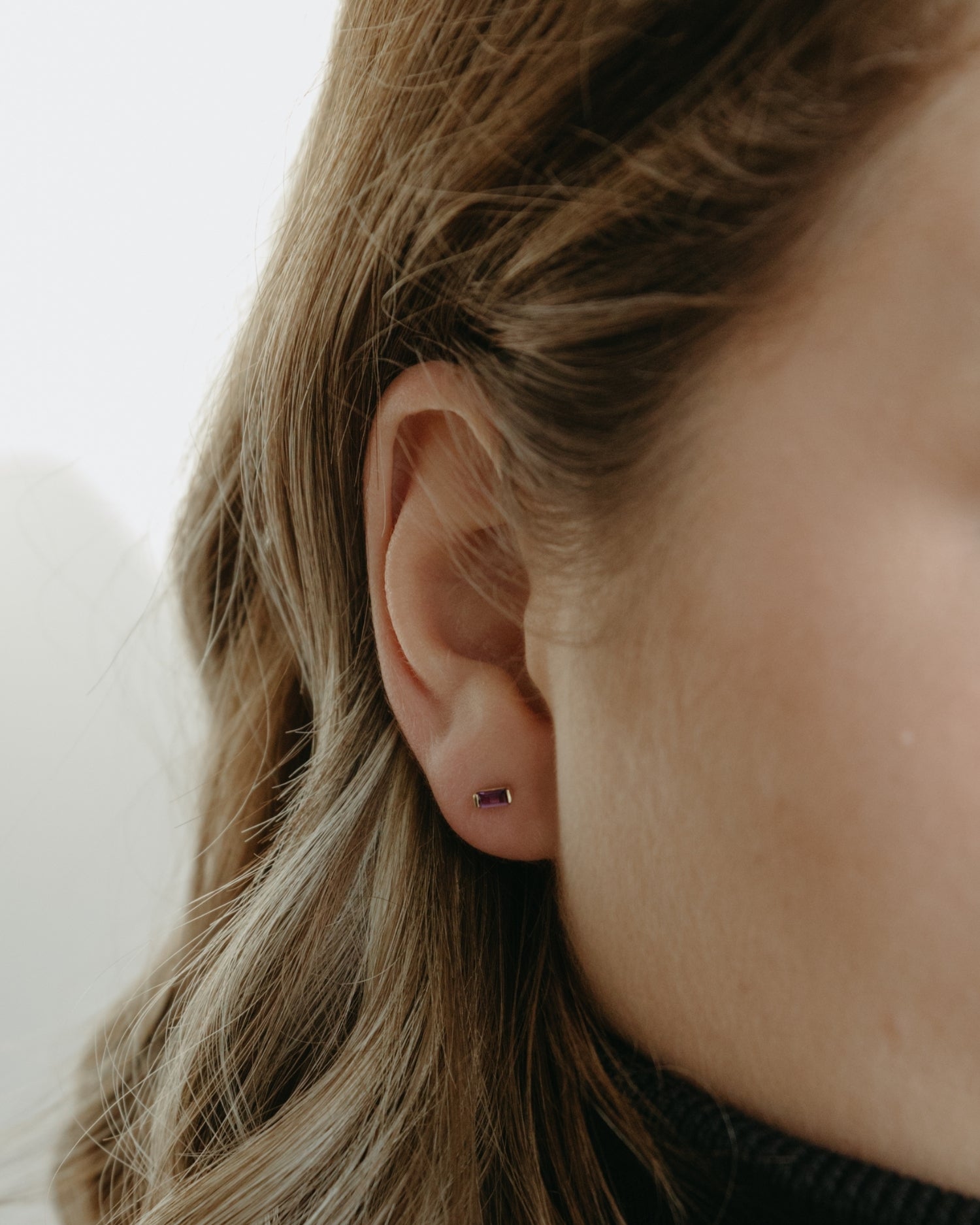 Baguette 14k gold stud earrings with amethyst gemstones