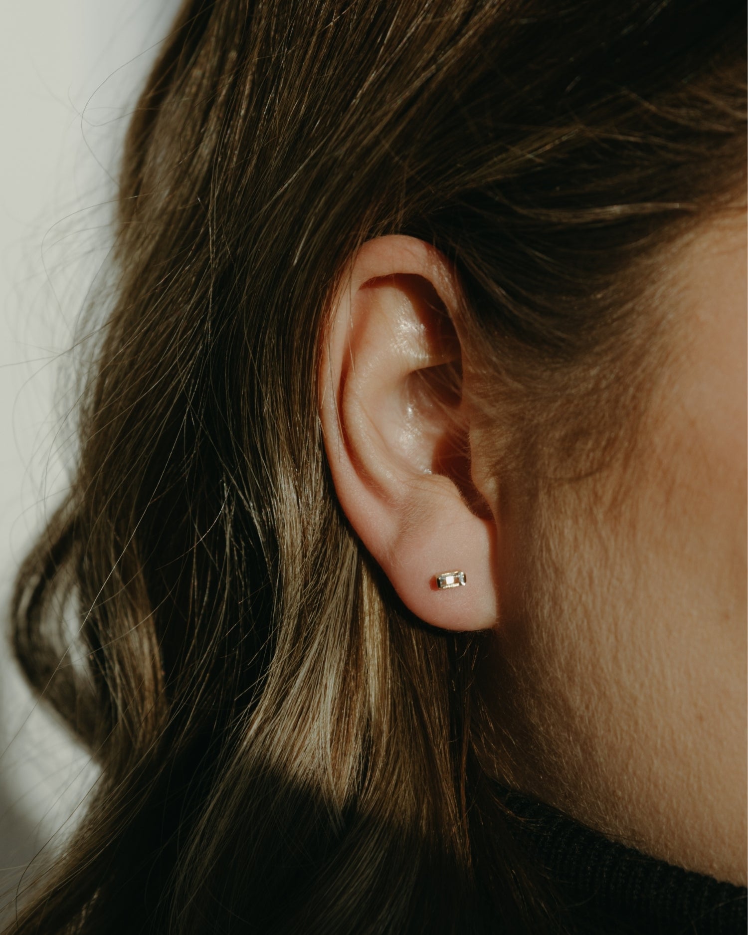 Baguette 14k gold stud earrings with aquamarine gemstones