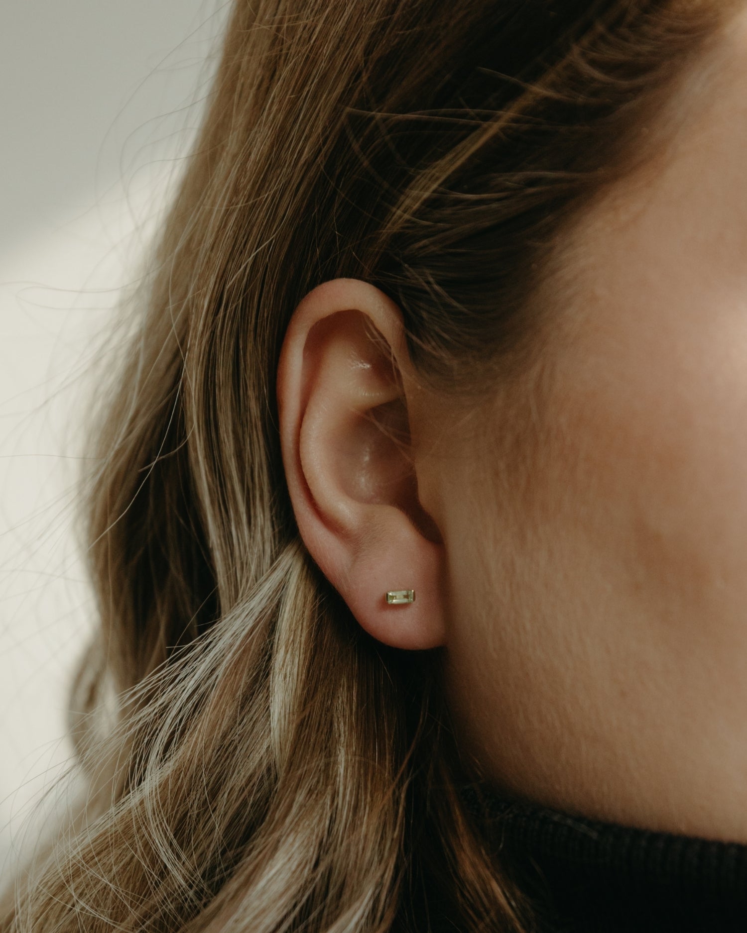 Baguette 14k gold stud earrings with peridot gemstones