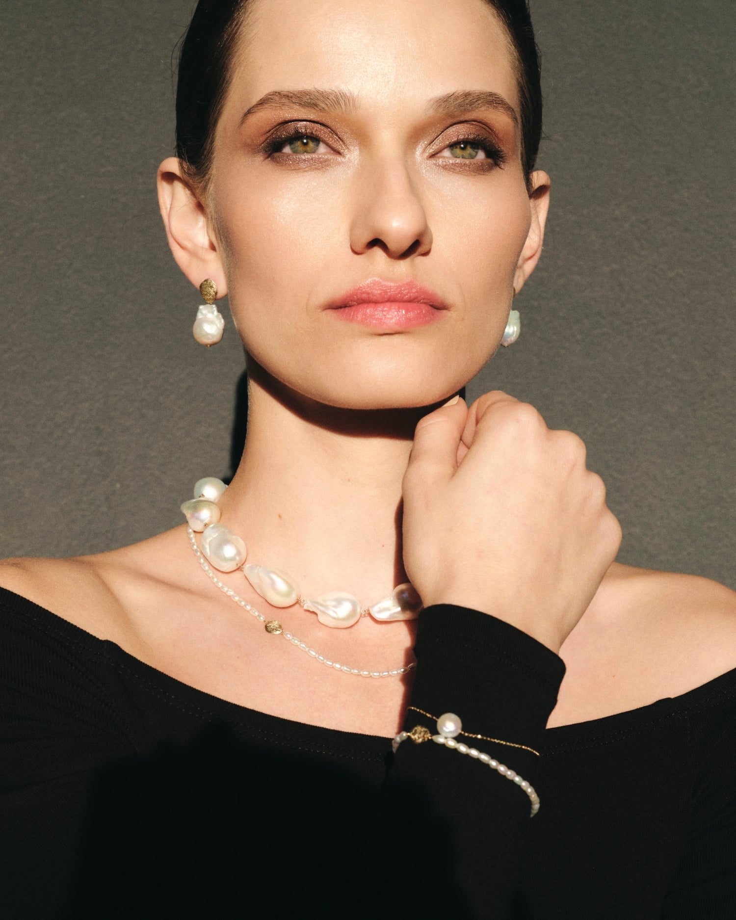 Brățară din aur galben cu perlă barocă naturală