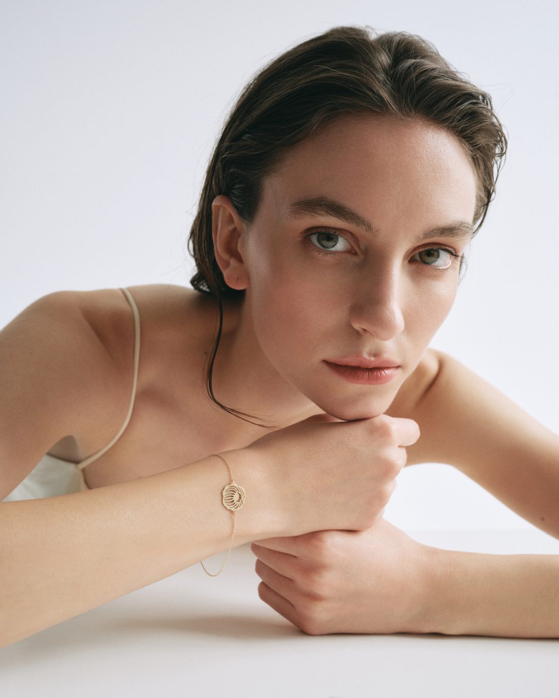 Brățară cu Bujor din aur galben