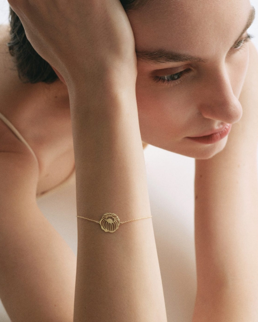 Brățară cu Bujor din aur galben