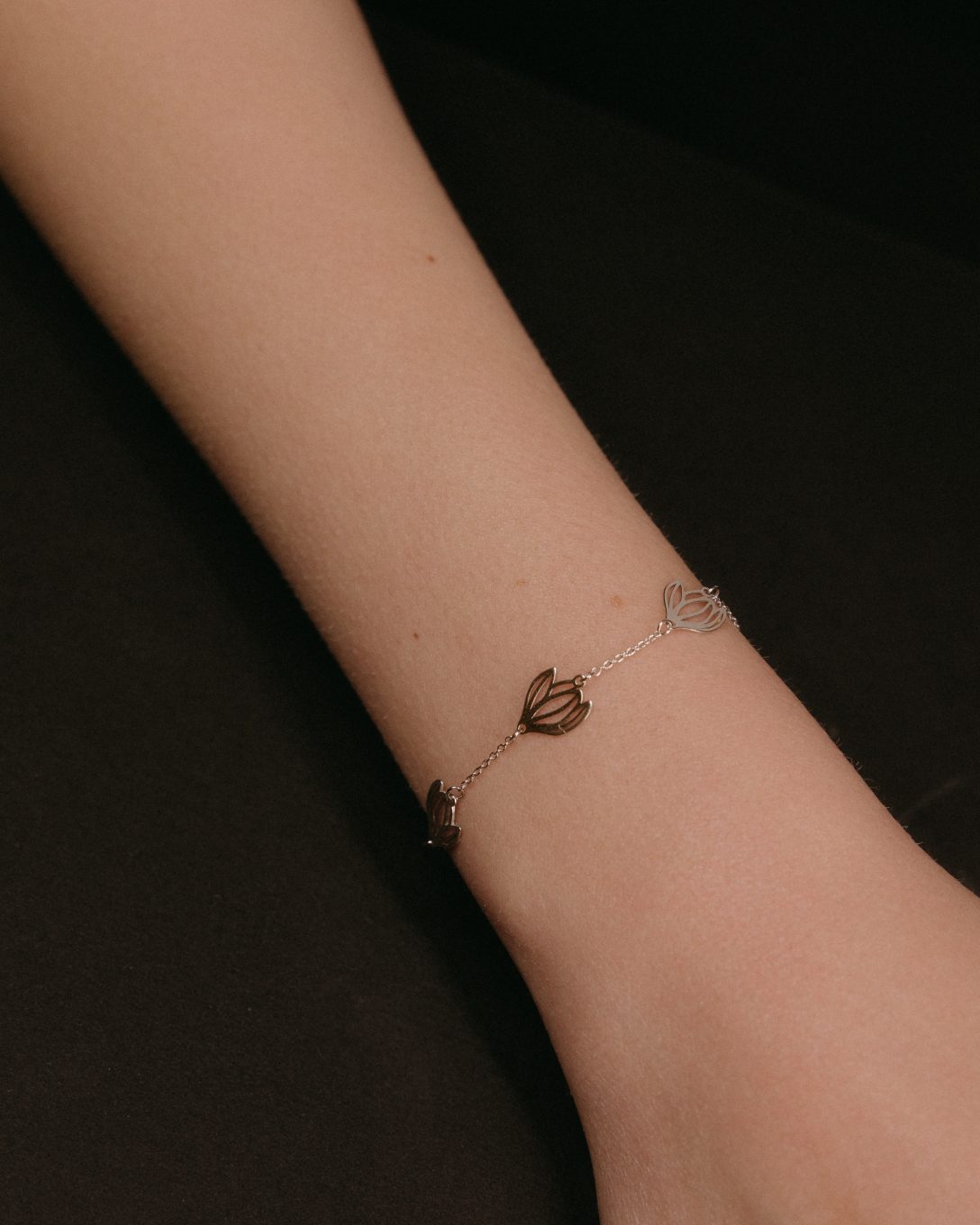 Brățară cu Magnolie din aur alb