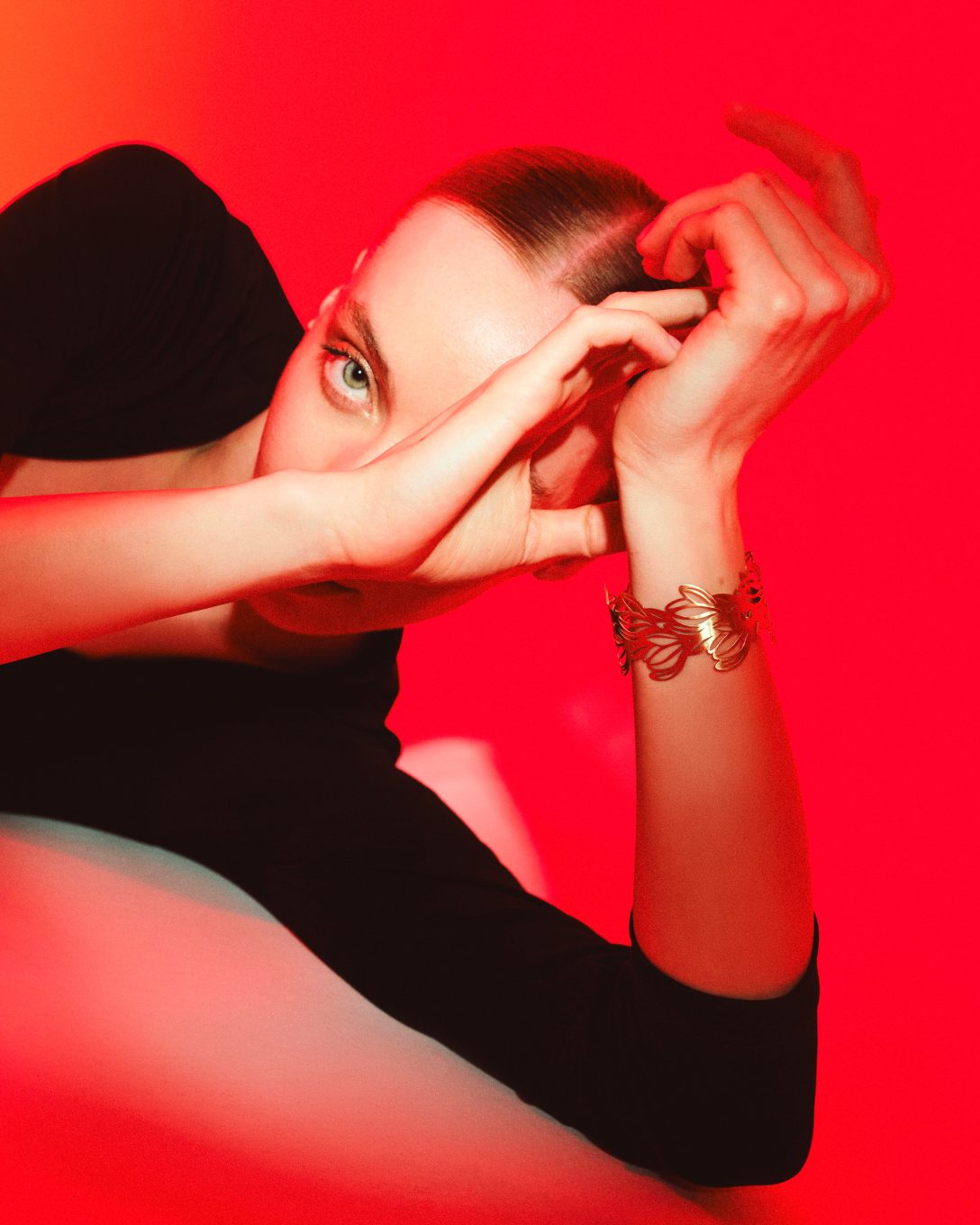 Yellow gold magnolia fixed bracelet