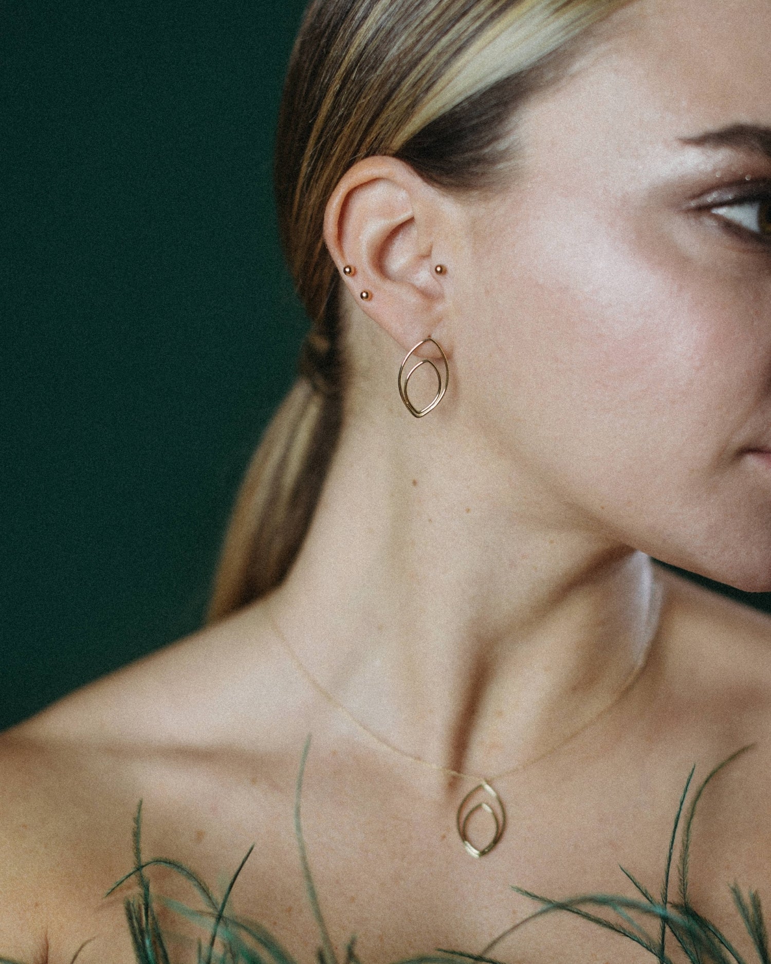 Cercei frunza din aur galben