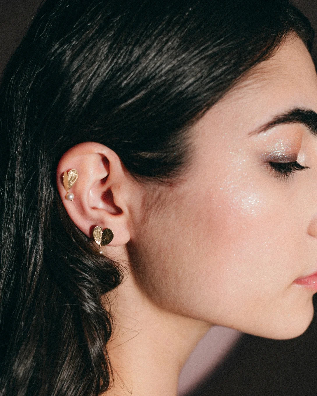 Small yellow gold solid heart and pearl earrings