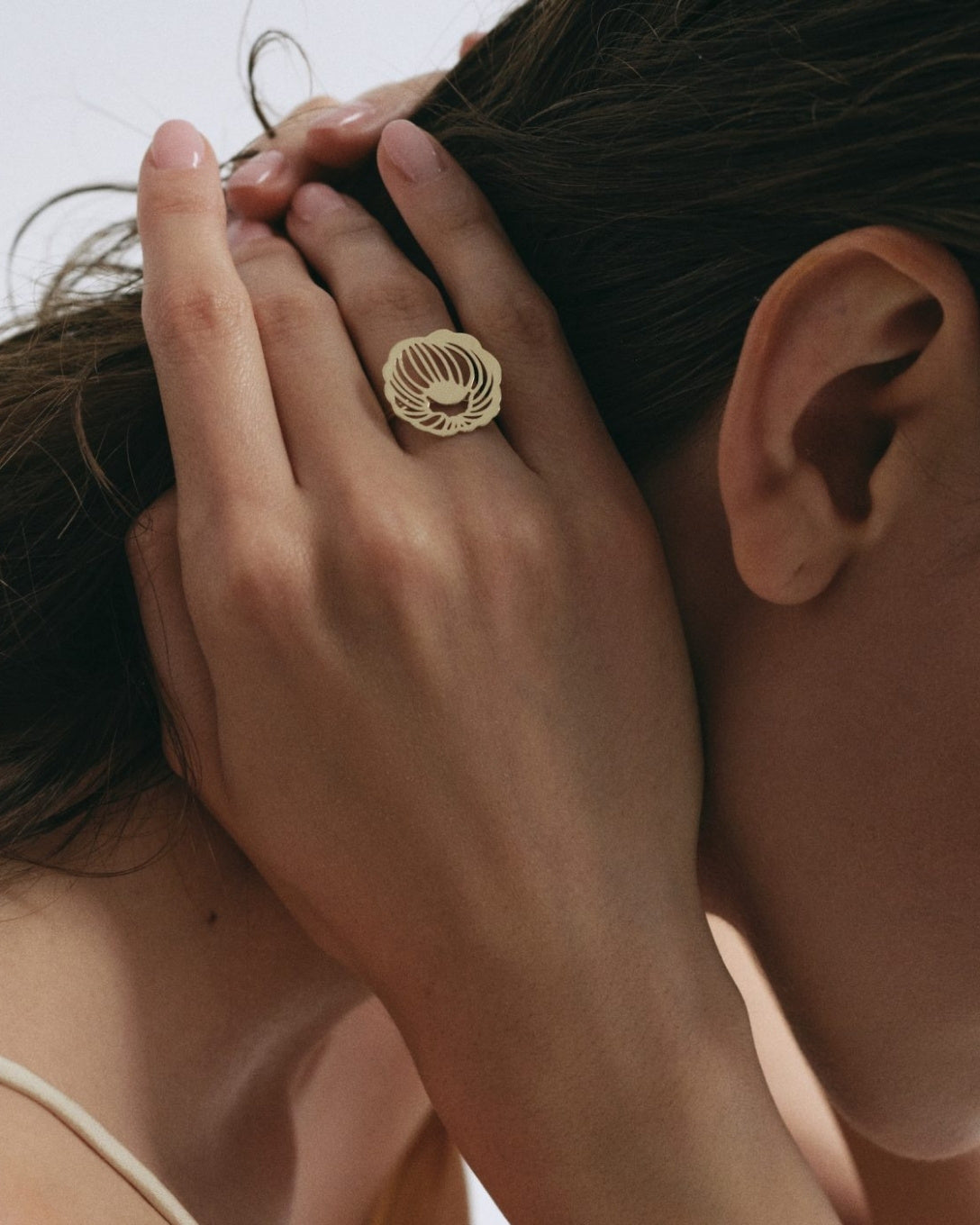 Inel cu bujor din aur galben