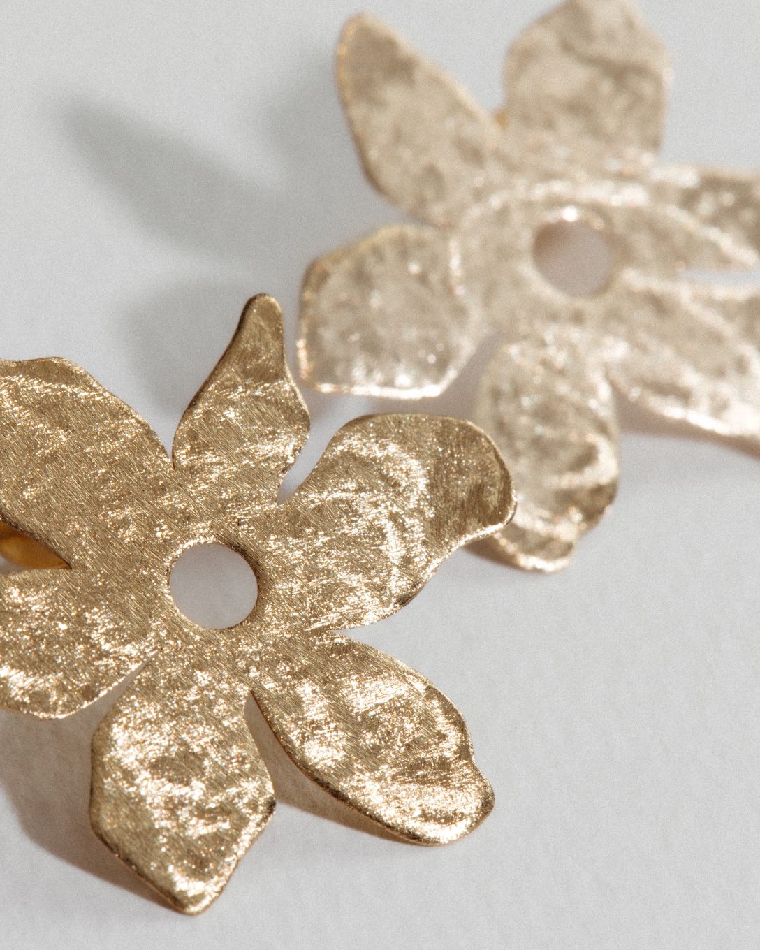 Yellow gold flower earrings