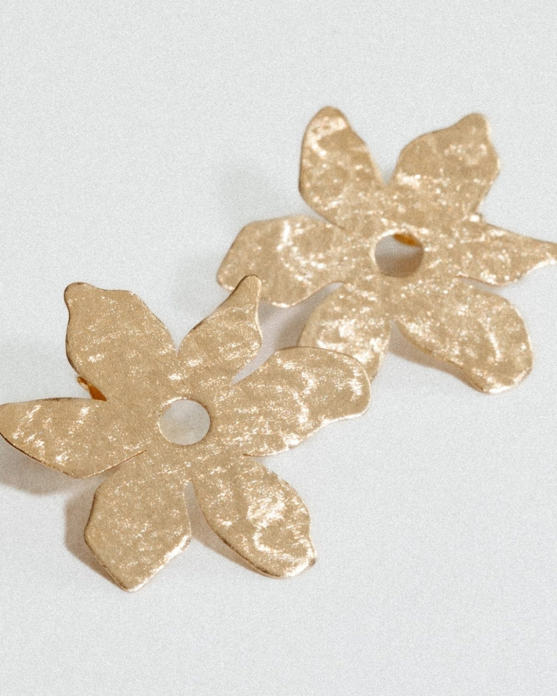 Yellow gold flower earrings