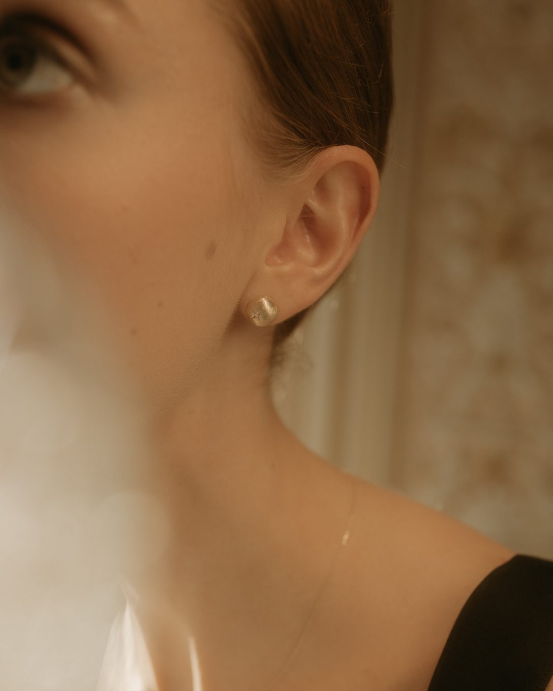 Cercei globes mici din aur galben cu diamant natural