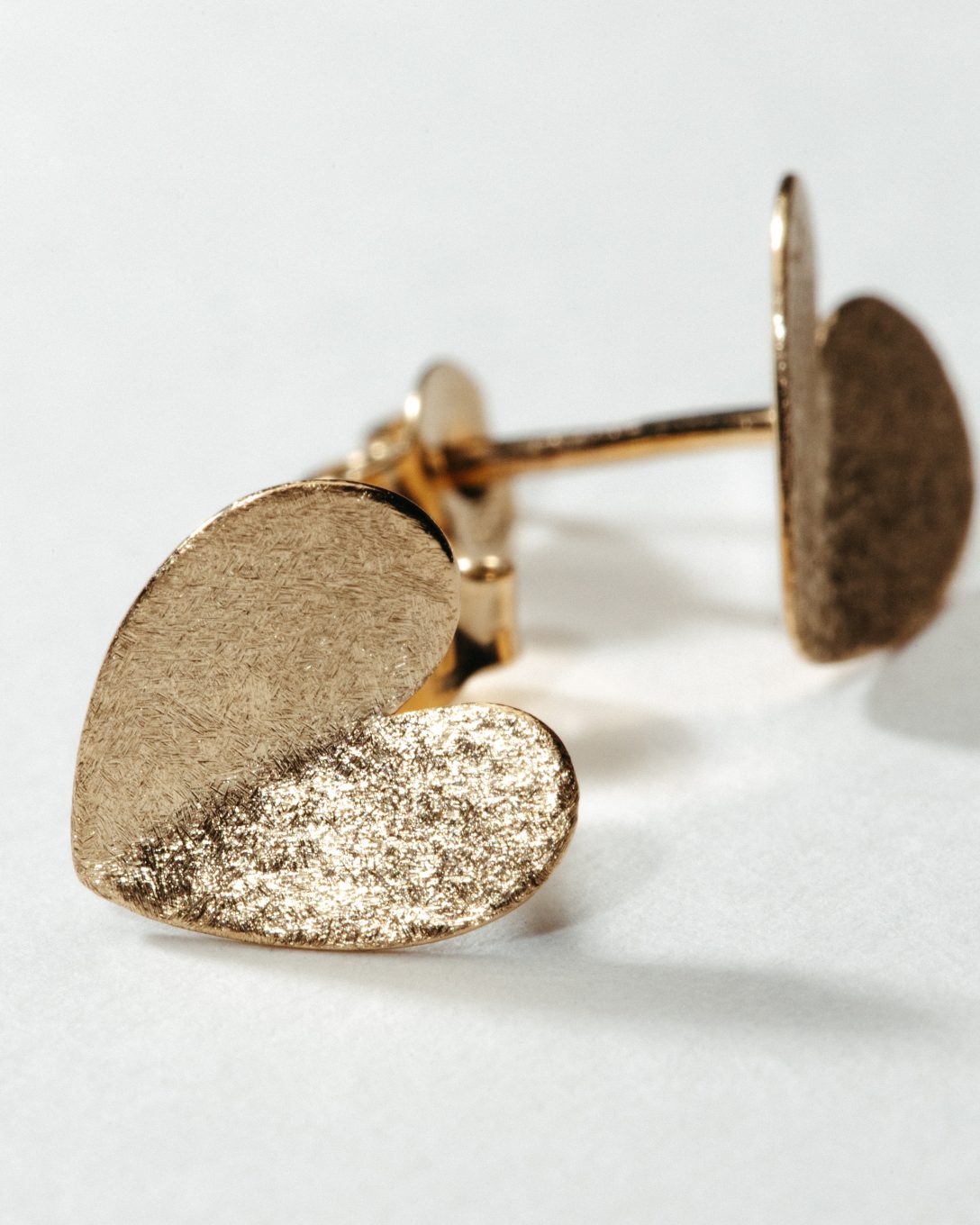 Cercei inimă plină mini din aur galben