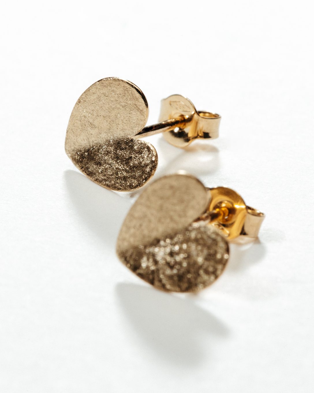 Cercei inimă plină mini din aur galben