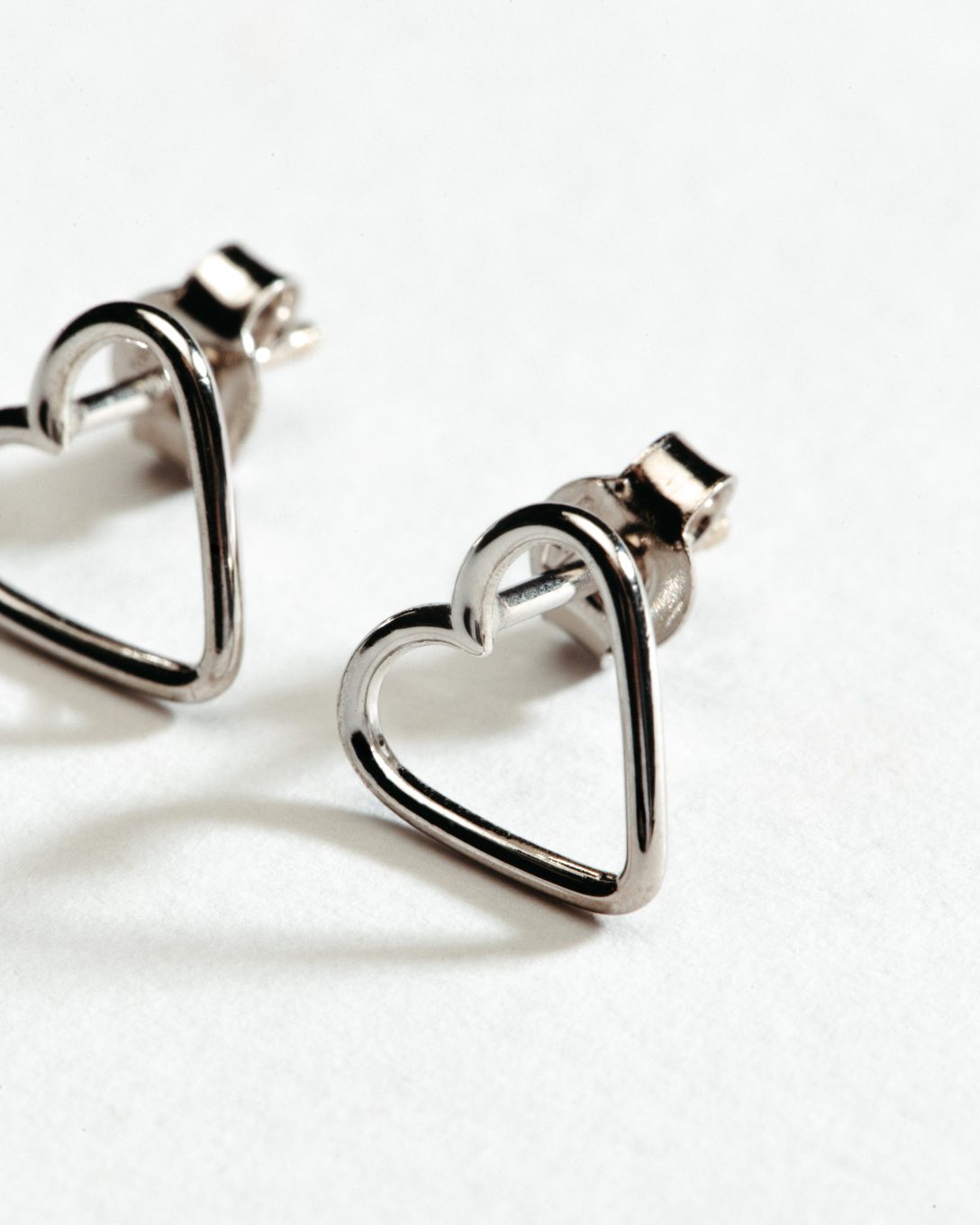 Cercei inimioare din aur alb