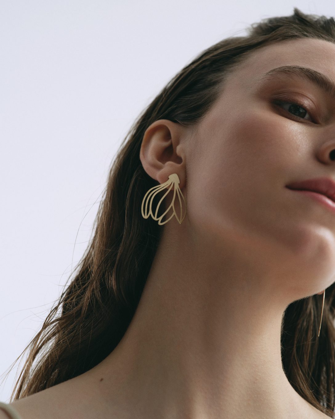 Cercei mari cu magnolie din aur galben