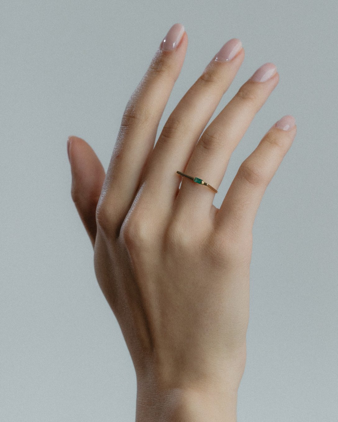 Inel Baguette din aur galben cu smarald