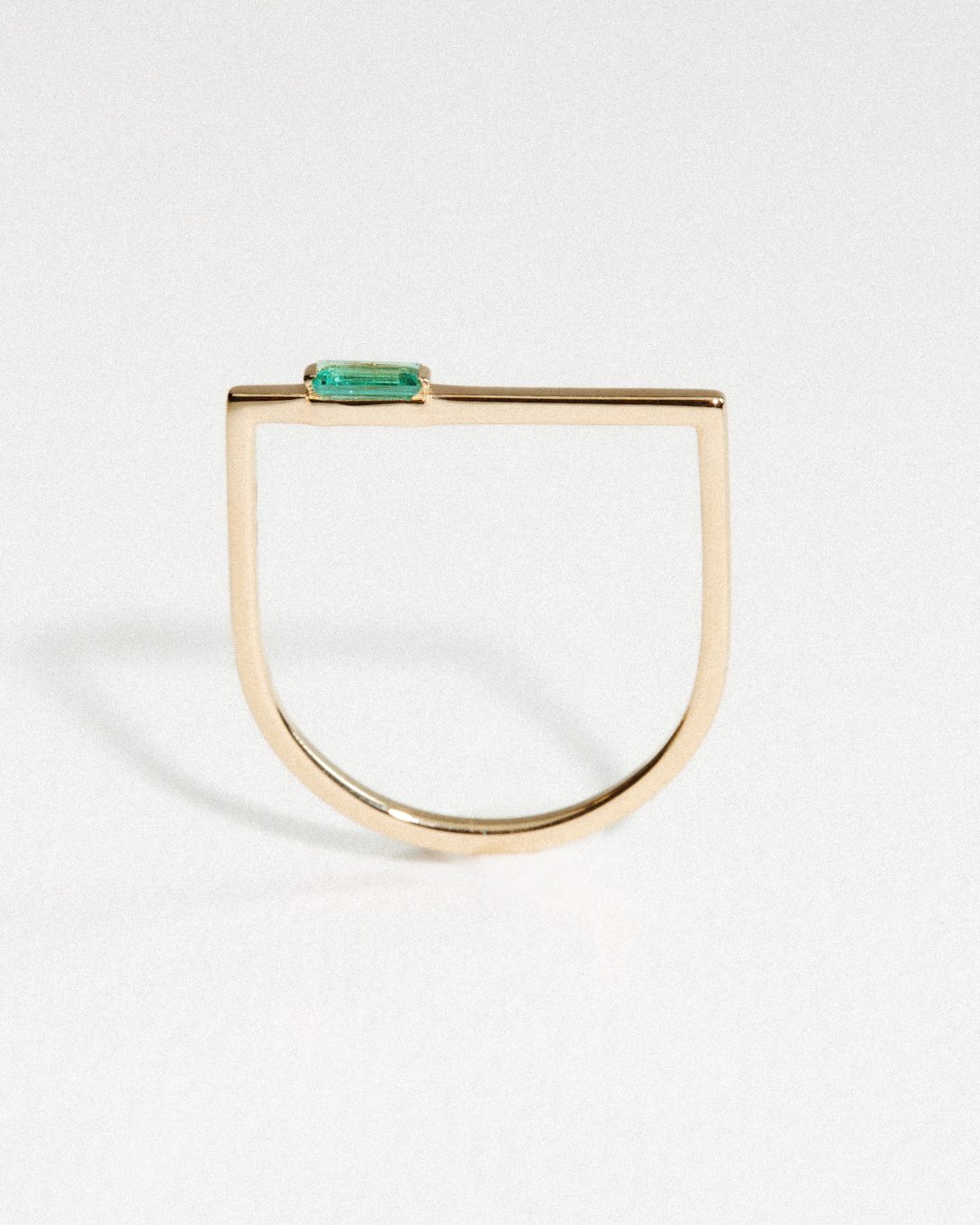 Inel Baguette din aur galben cu smarald