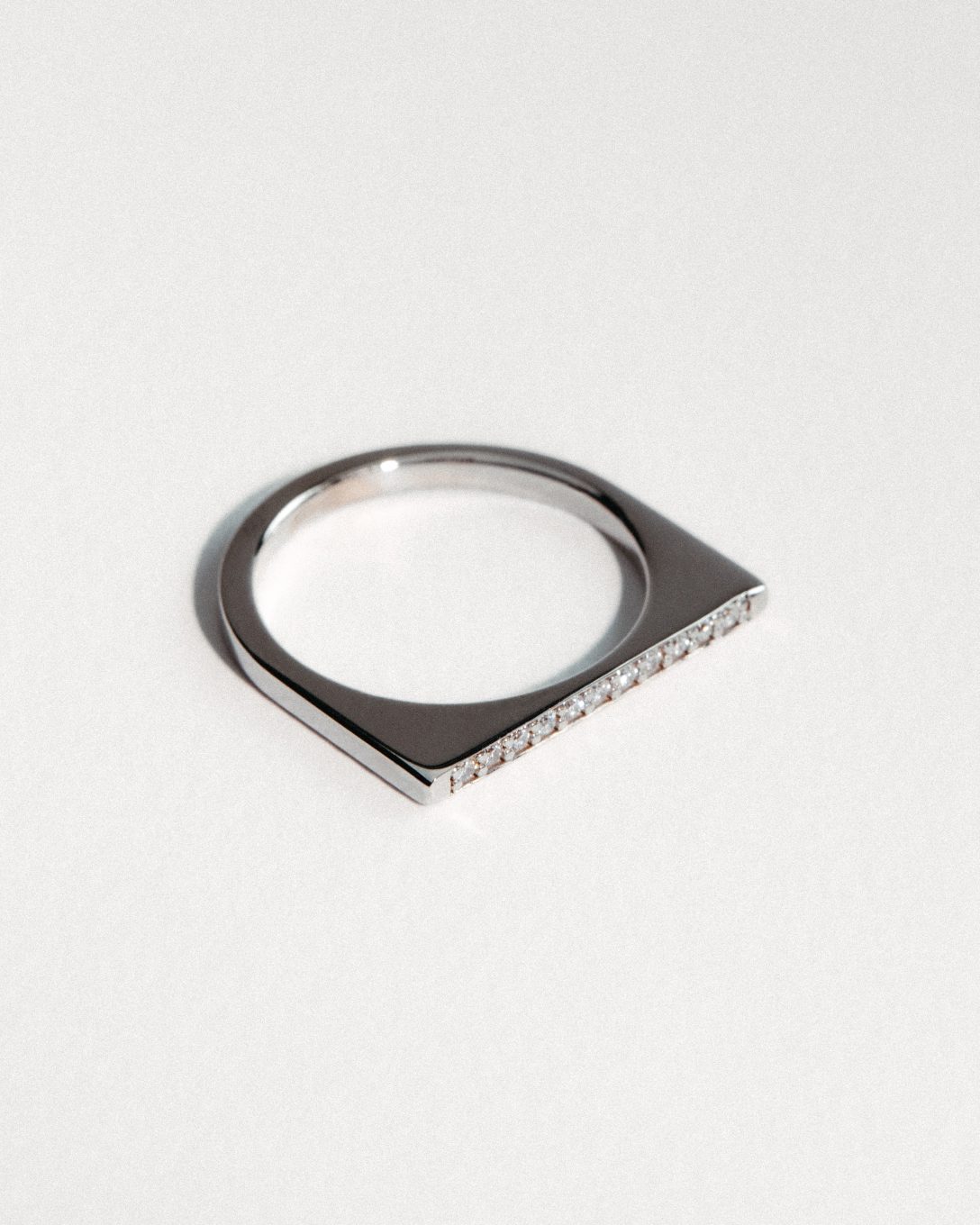 Inel Timpul Structural din aur alb cu diamante naturale