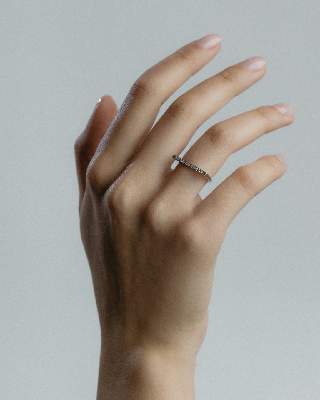 Inel Timpul Structural din aur alb cu diamante naturale