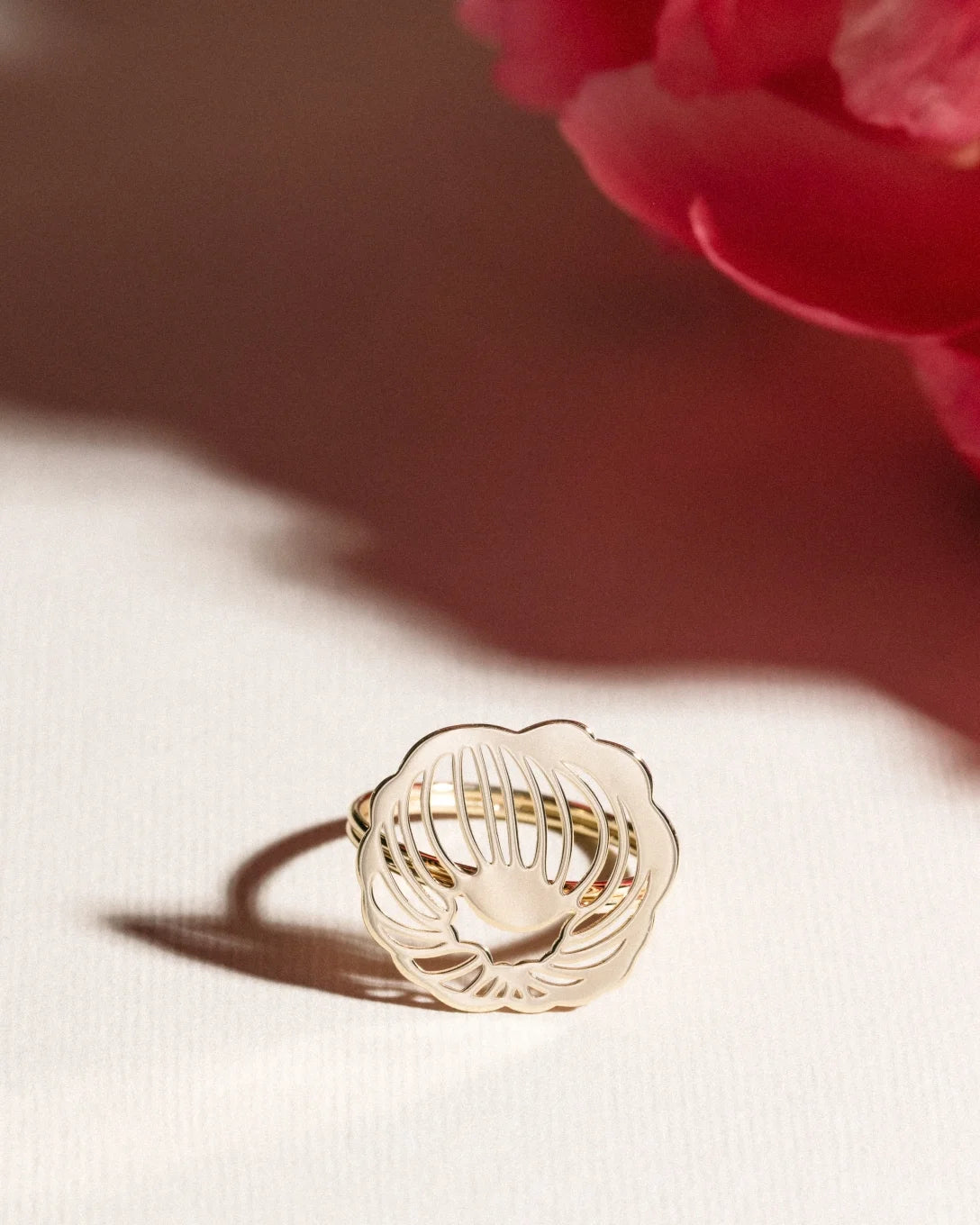 Inel cu bujor din aur galben