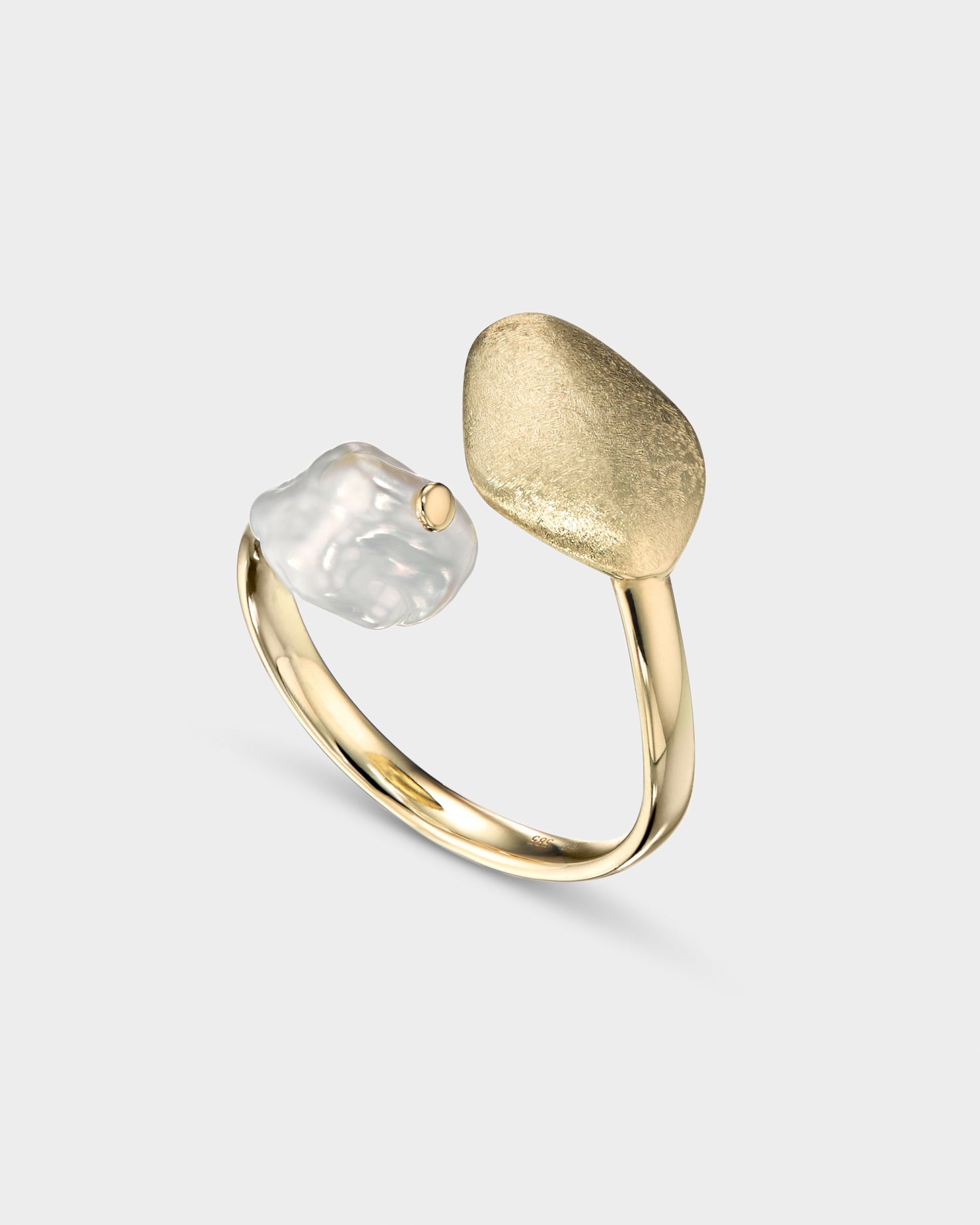 Inel din aur galben cu perlă barocă naturală