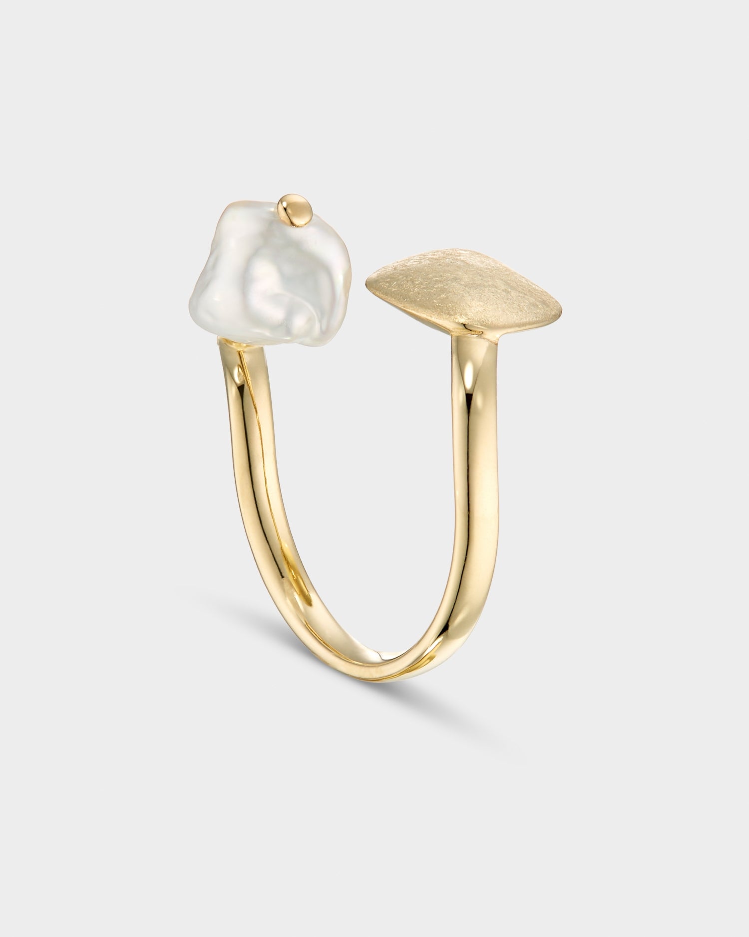 Inel din aur galben cu perlă barocă naturală