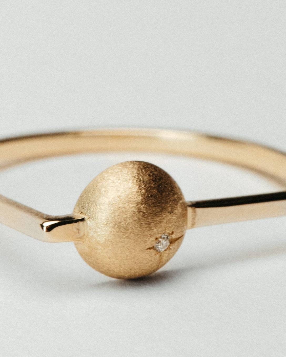 Inel Globe Timpul din aur galben cu diamant natural