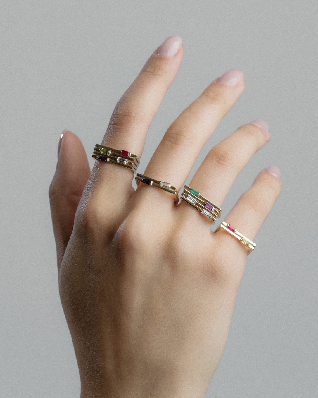 Inel Baguette din aur galben cu safir