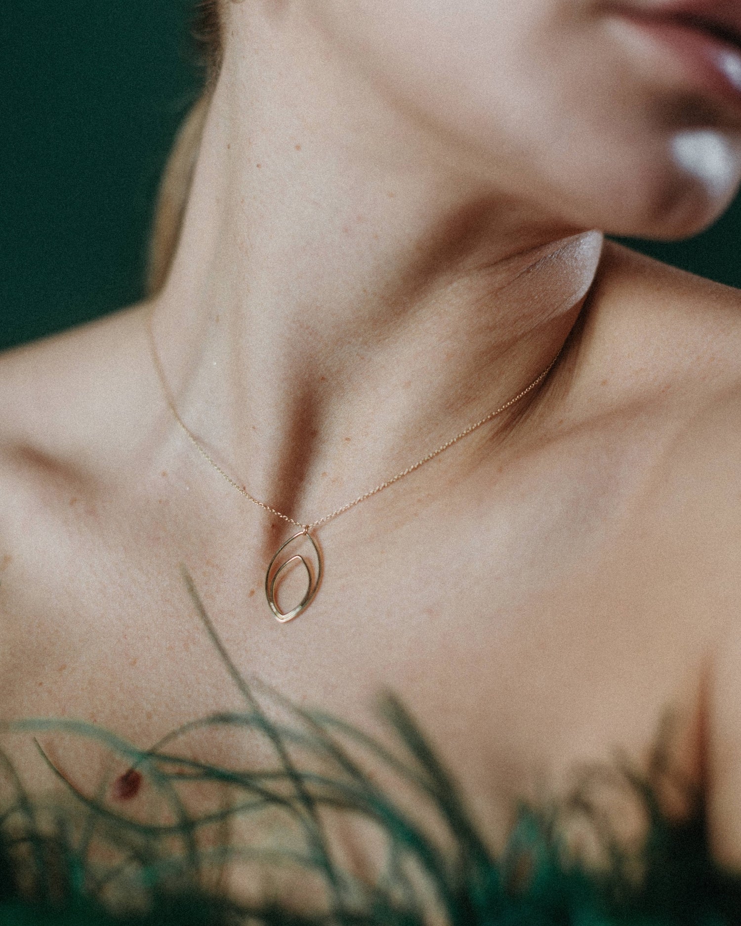 Lant frunza din aur galben