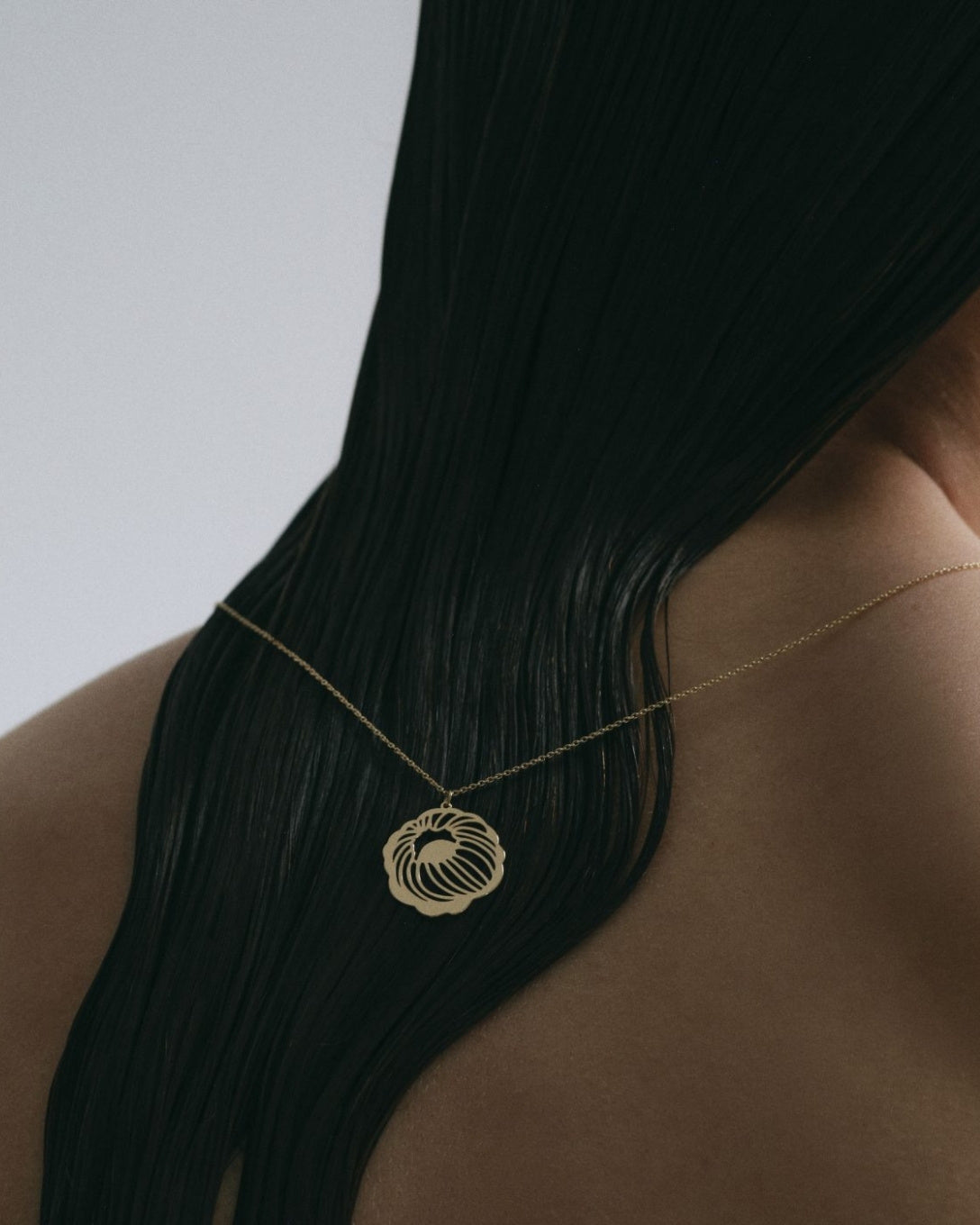 Lanț cu bujor din aur galben