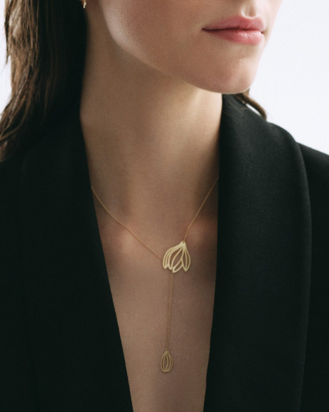 Lanț cu magnolie lung din aur galben