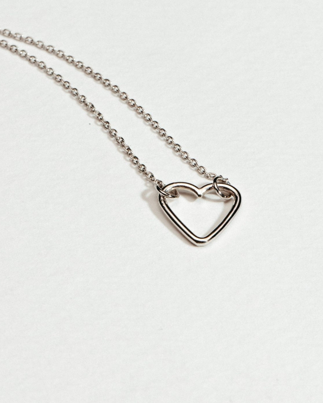 Lanț inimioară din aur alb