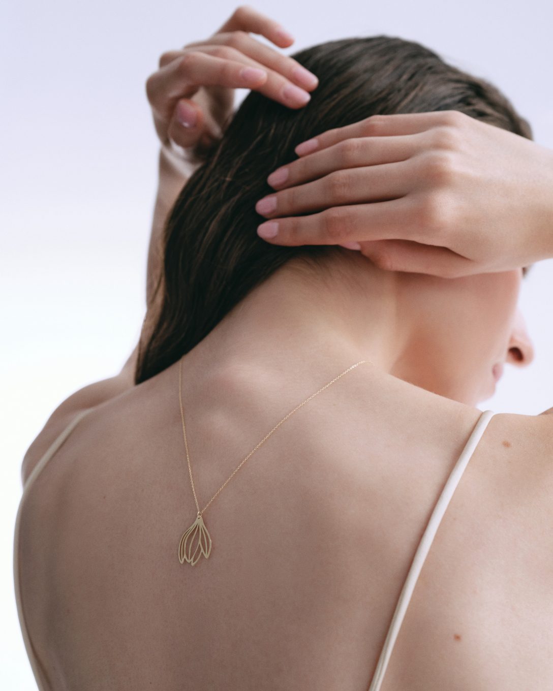 Lanț cu magnolie din aur galben