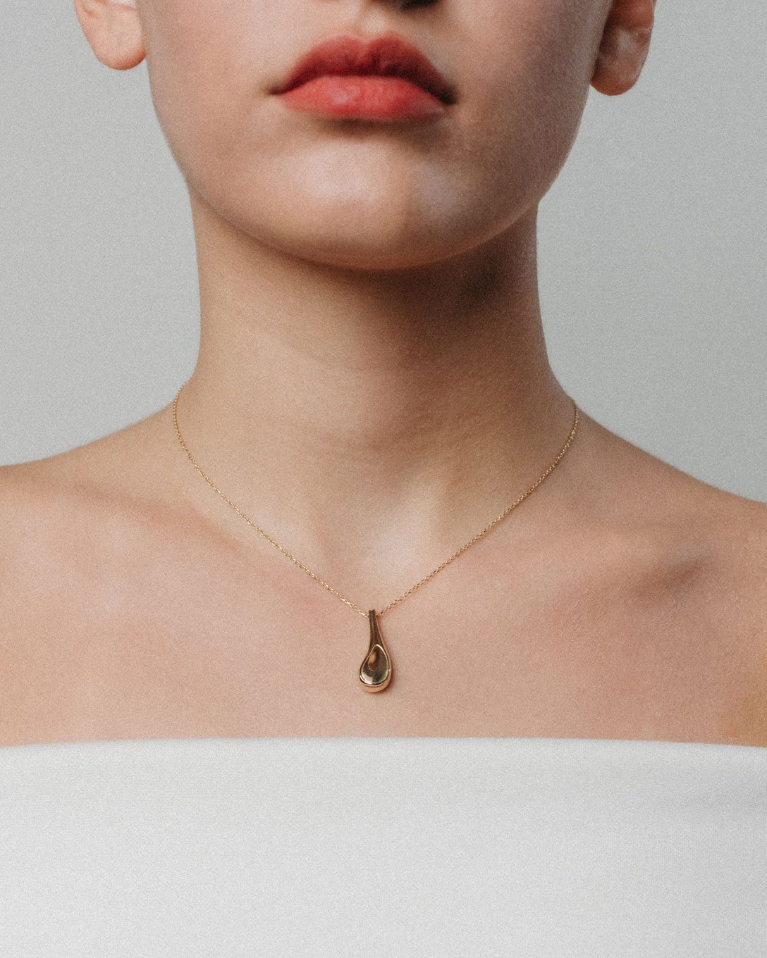Yellow gold Melted drop necklace