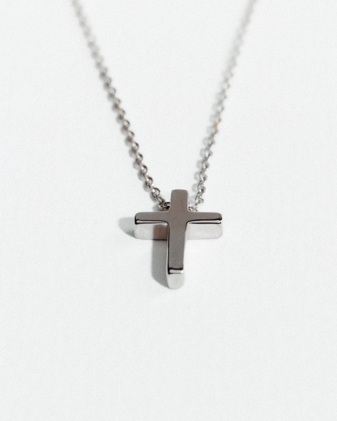 Lanț cu cruce din aur alb