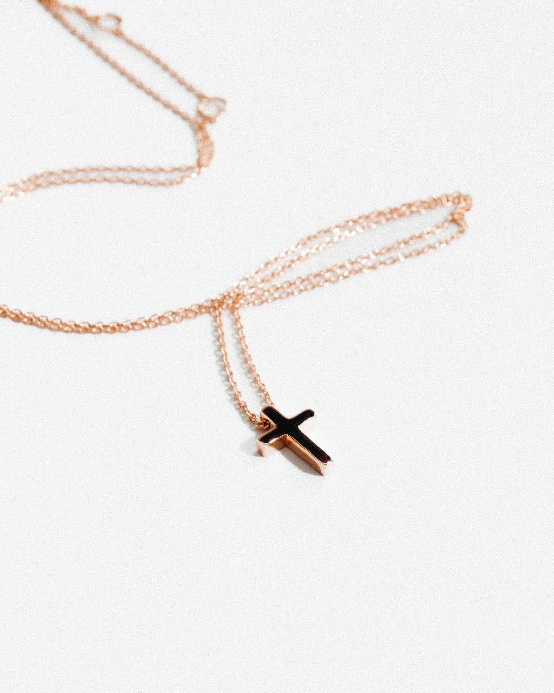 Lanț cu cruce din aur rose