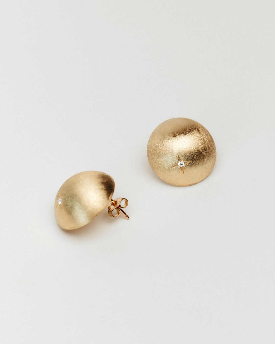 Cercei globes mari din aur galben cu diamant natural