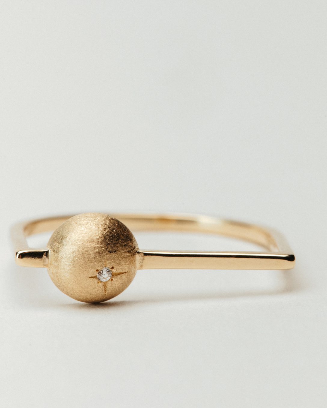 Inel Globe Timpul din aur galben cu diamant natural