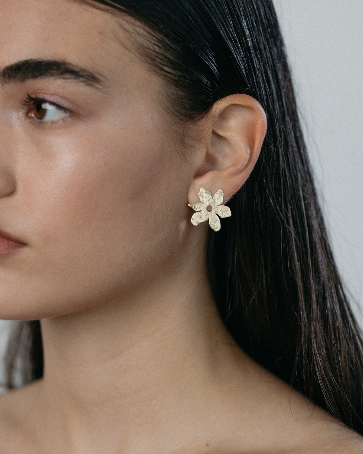 Yellow gold flower earrings