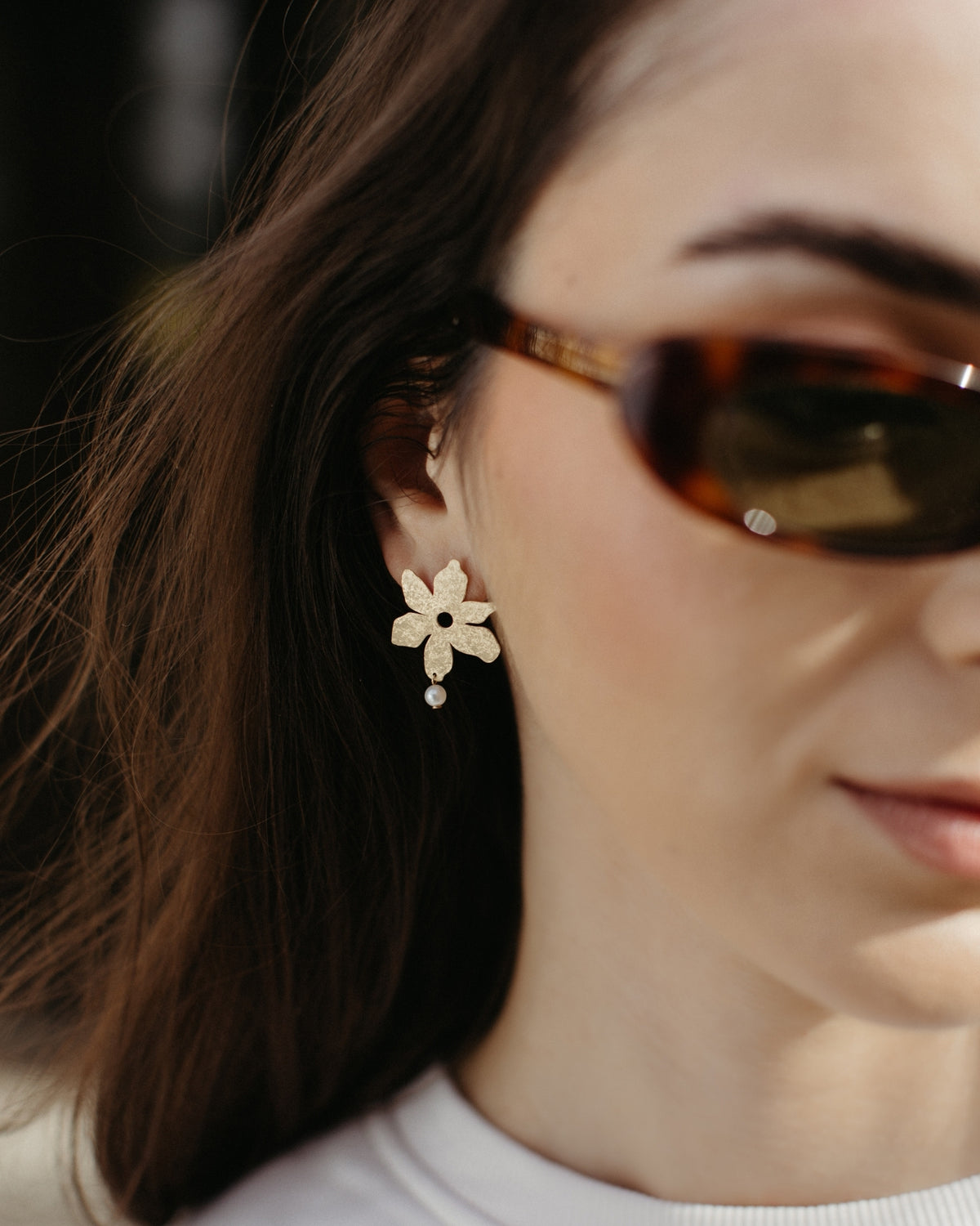 Yellow gold flower and pearl earrings